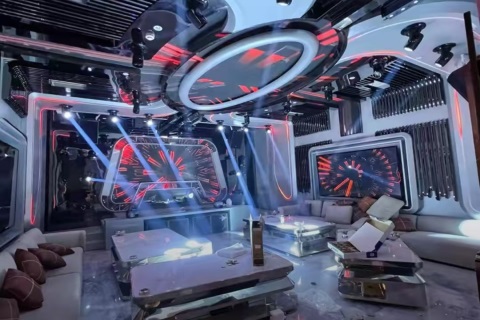 凉都夜色中的梦想舞台 寻觅气质与温度并存的你